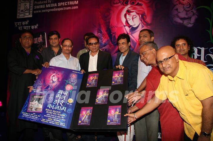 Dharmendra launches Swing music label at Sea Princess