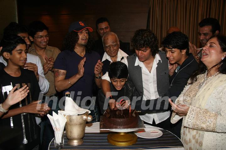 Shaan and Sonu Nigam at Aadesh Shrivastav's birthday bash at Sun N Sand