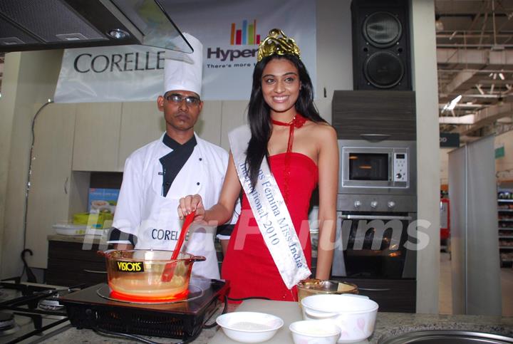 Miss India Neha Hinge at World Kitchen at Malad