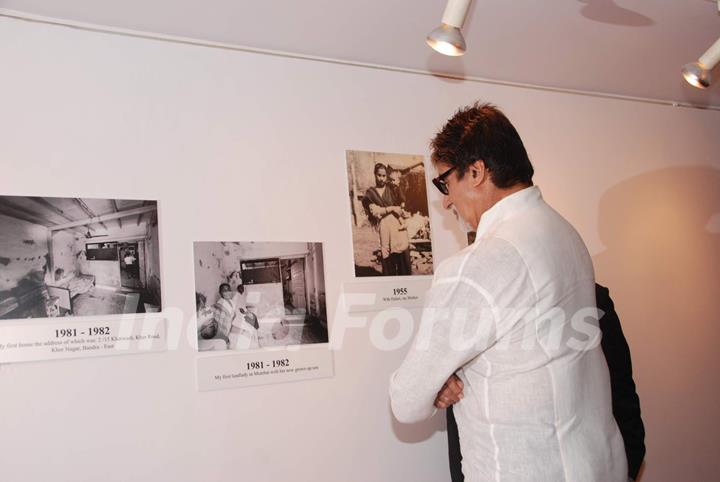 Big B at Anupam Kher's Art Exhibition at Bandra