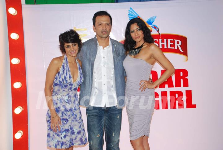 Mandira Bedi with hot models at Kingfisher Calendar auditions at Lalit Hotel