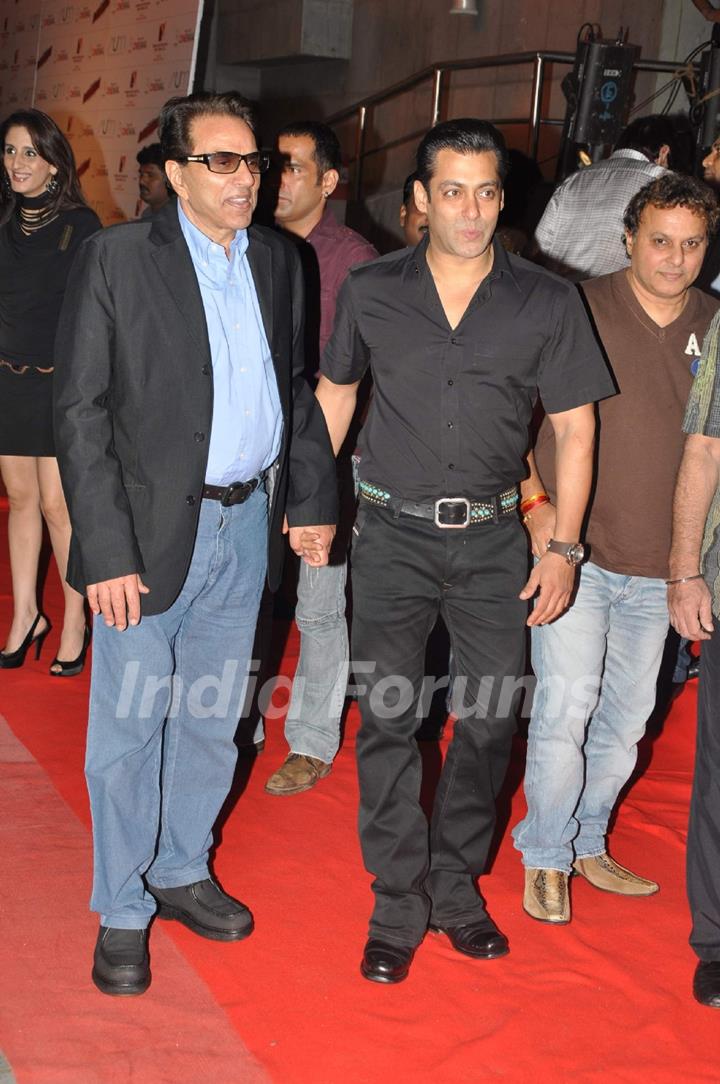 Salman Khan and Dharmendra at Dabangg premiere at Cinemax