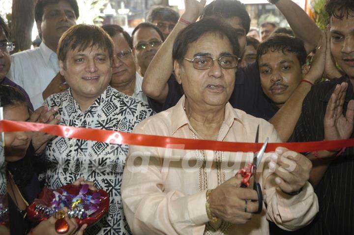 Jagjit Singh inaugurate Pollination store at Andheri in Mumbai