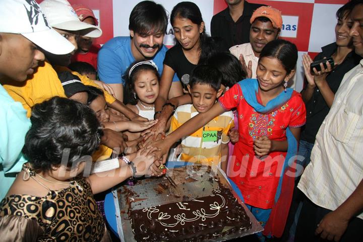 Vivek celebrates birthday with CPAA kids at Wadala