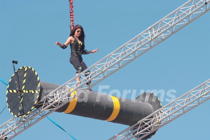Priyanka doing difficult stunts
