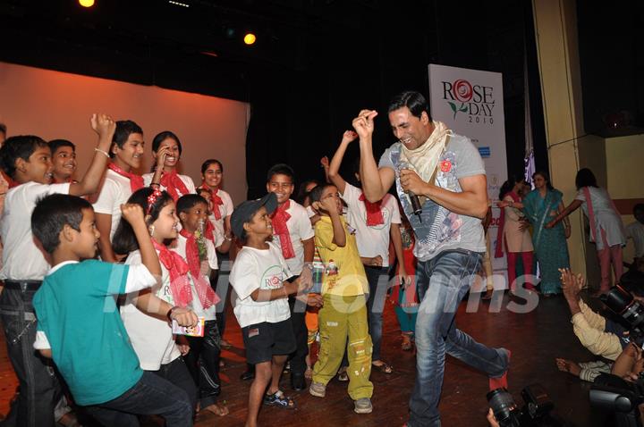 Akshay Kumar spend time with cpaa kids