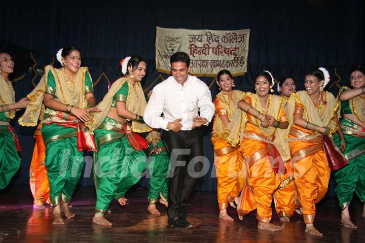 Akshay Kumar at Hindi Parishad fest of Jaihind College at Churchgate