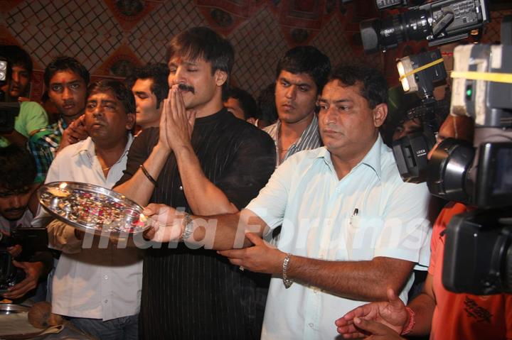 Vivek at Ganpati Mandal at Santazruz