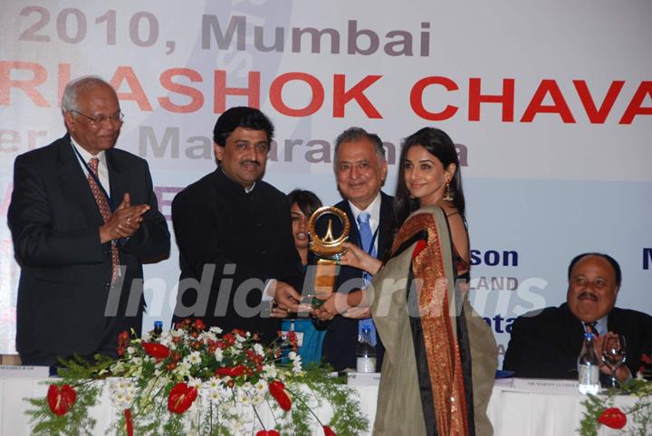 Vidya Balan at Priyadarshni award