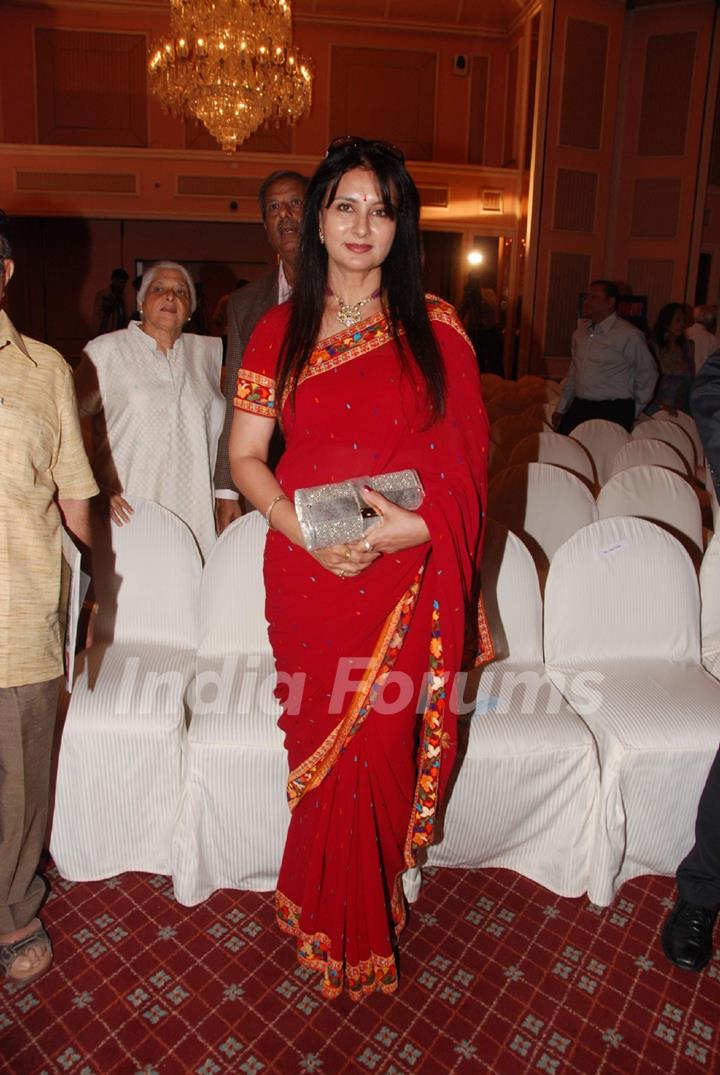 Poonam Dhillon at Priyadarshni Award