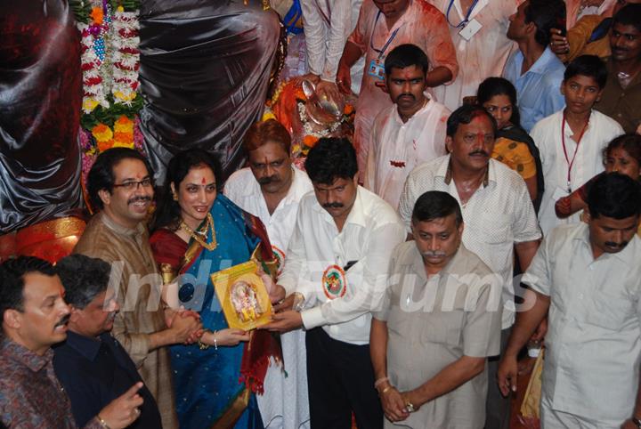 Amitabh and Abhishek Bachchan seek Ganesha Blessings in Mumbai