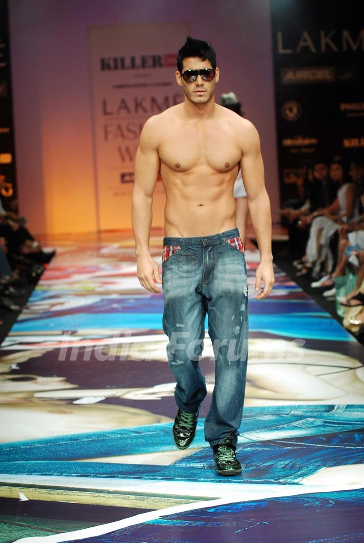 Narendra kumar showcases at lakme fashion week