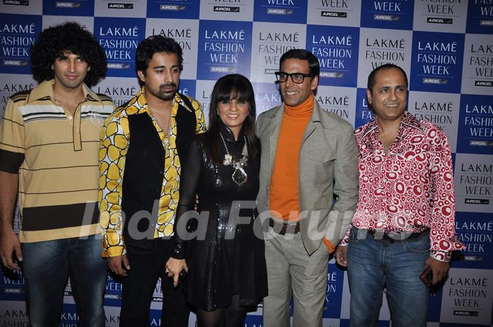 Akshay Kumar and Rannvijay at Neeta Lulla show for Lakme Fashion Week