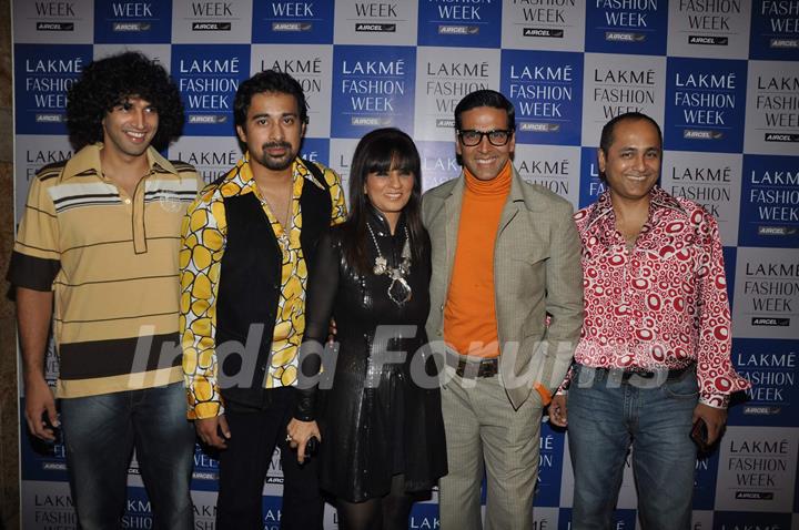 Akshay Kumar and Rannvijay at Neeta Lulla show for Lakme Fashion Week