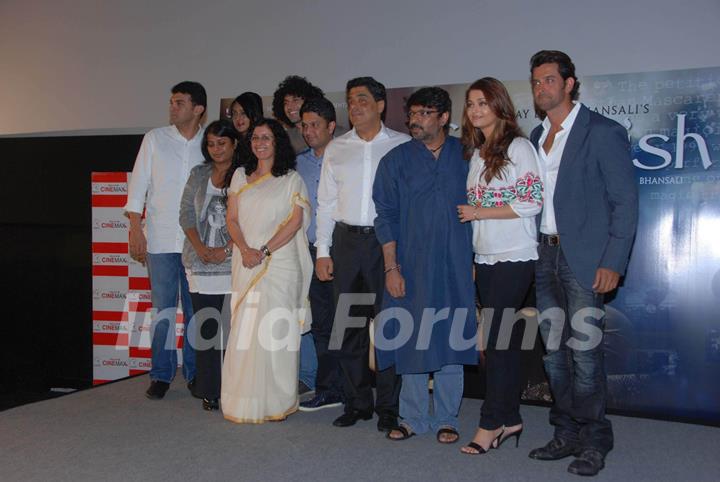 Hrithik and Aishwarya unveil first look of Sanjay Leela Bhansali's 'Guzaarish' at Cinemax