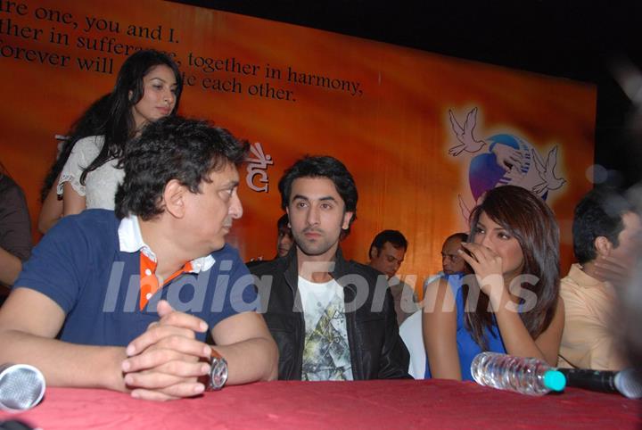 Priyanka Chopra and Ranbir Kapoor with Mumbai police to spread peace in concern of Babri Masjid at M