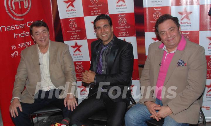 Rishi and Randhir Kapoor with Akshay Kumar on the show of  'Master Chef India' at Filmcity in Mummbai