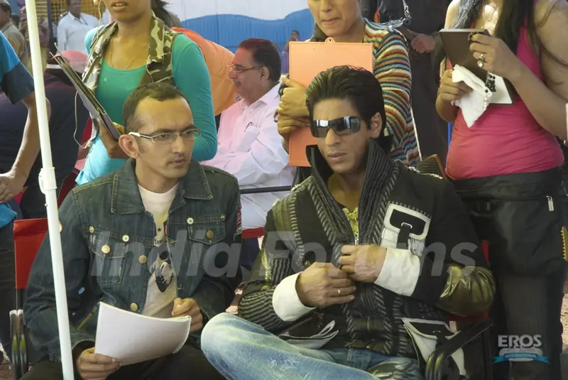 Shahrukh listening the script