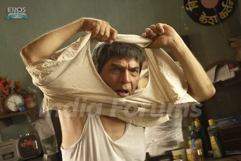 Asrani wearing Kurta