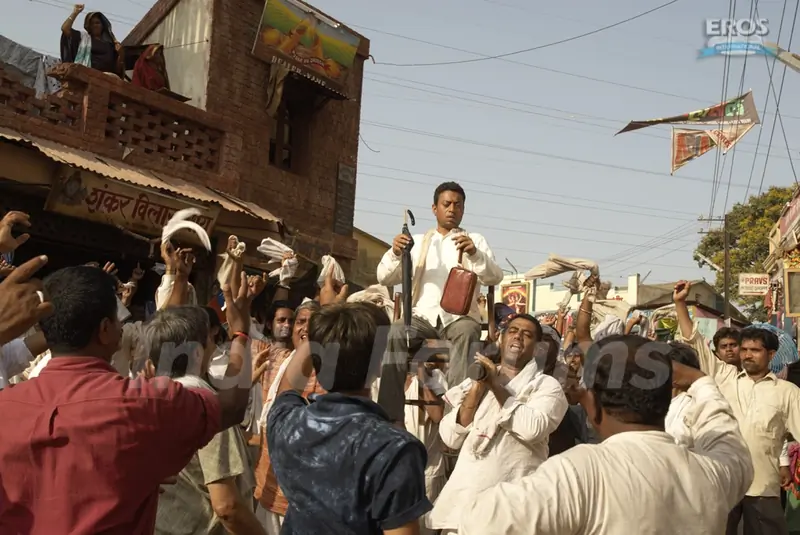 Irfaan Khan cheering by the people