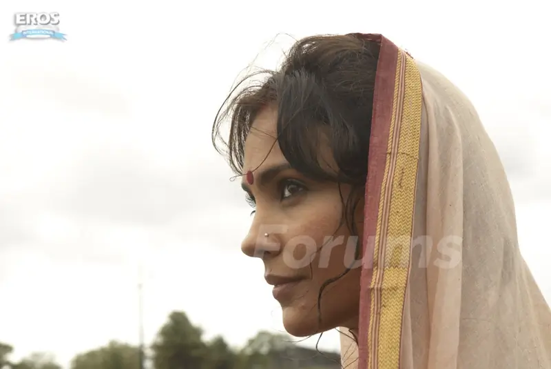 Simple Lara in Billu Barber