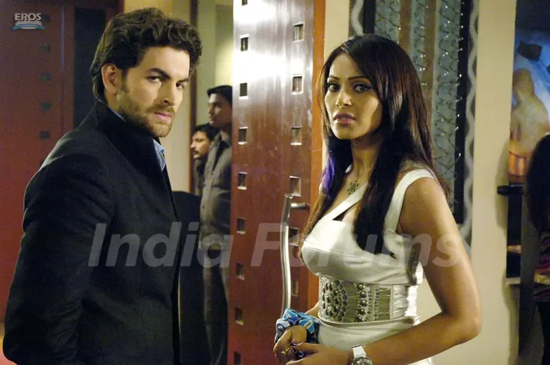 Neil and Bipasha looking confused