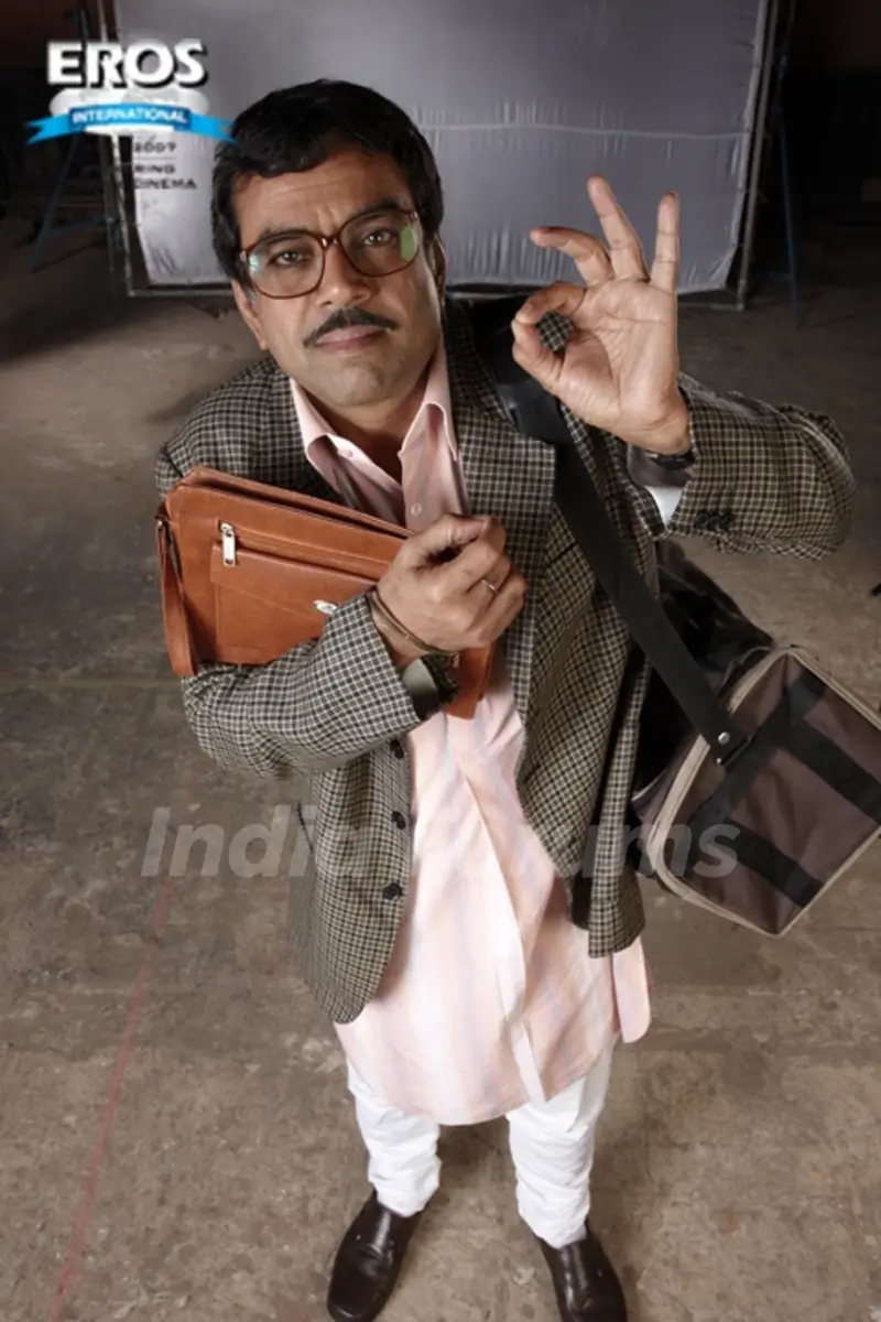 Paresh Rawal praising someone