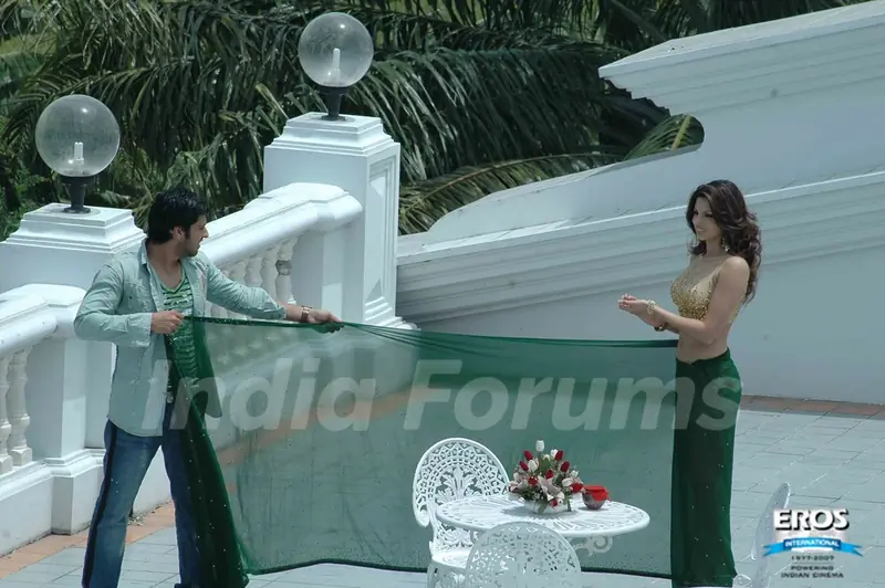 Romantic scene of Sameer Dattani and Shama Sikander