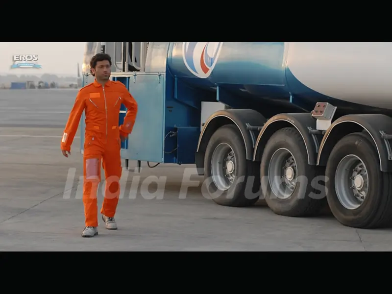 A scene from the movieHijack