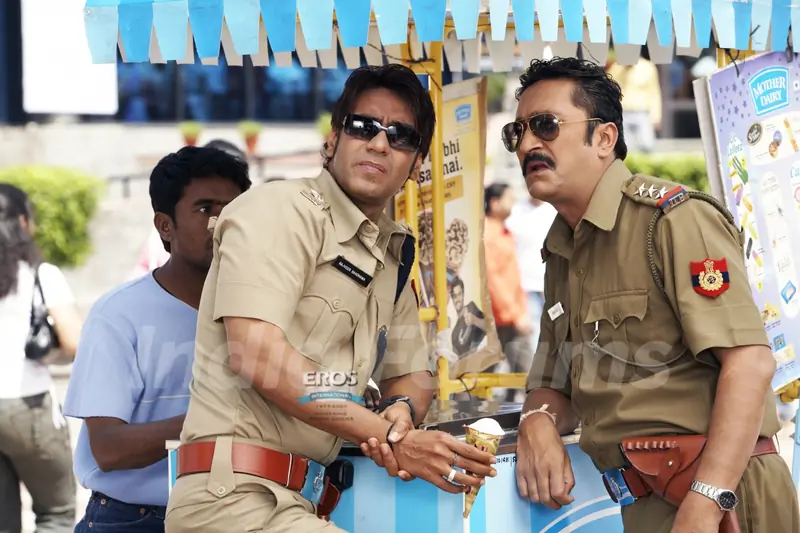 Ajay and Mukesh looking confused