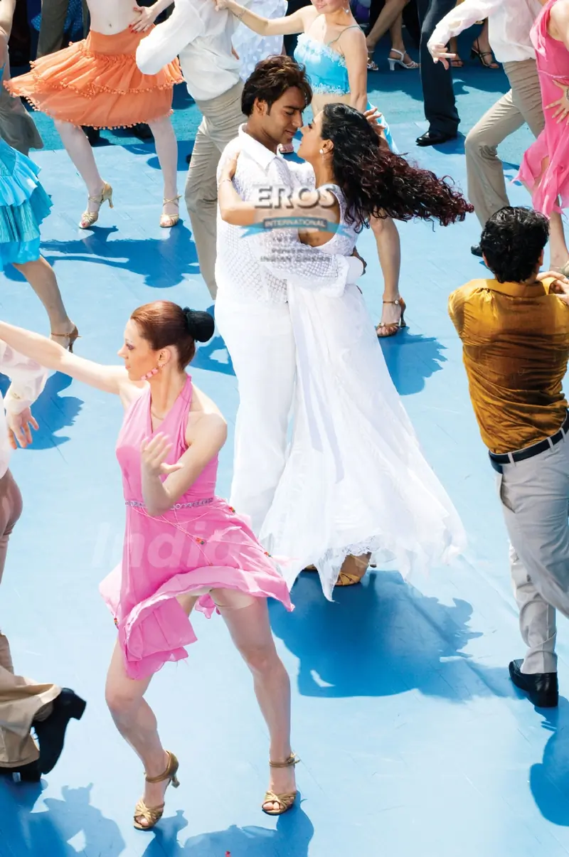 Ajay and Kajol are doing Salsa