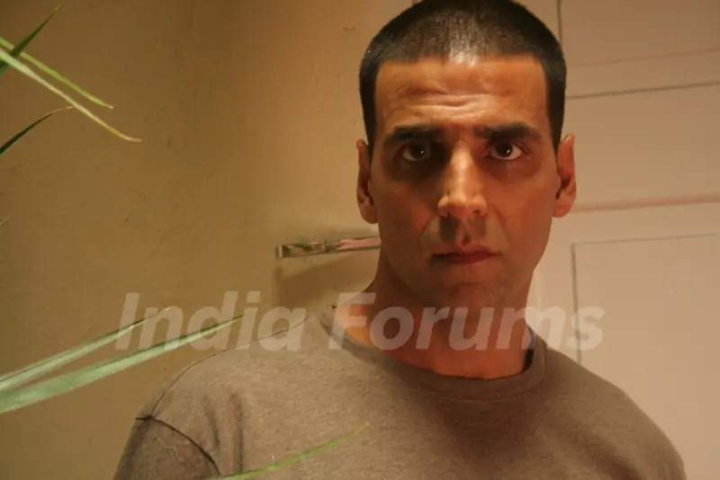 Akshay Kumar looking shocked