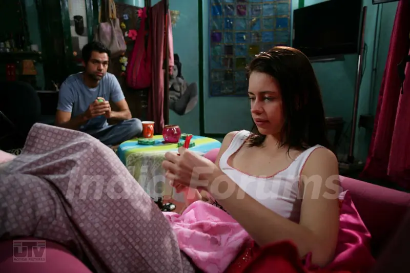 Kalki Koechlin with Abhay Deol in Dev D