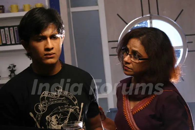 Seema Biswas trying to understands Subhashish