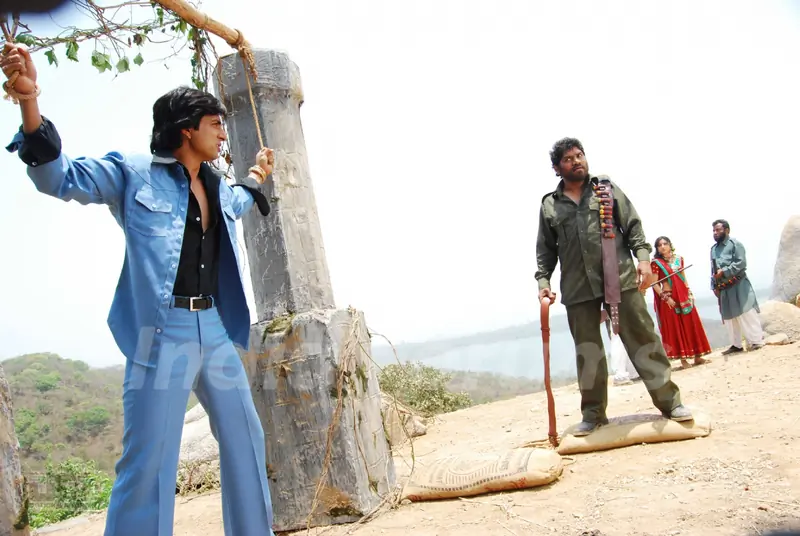 Johny Lever shouting on Sonu and Soha