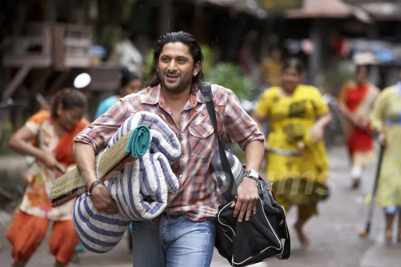 Arshad Warsi going with his luggage
