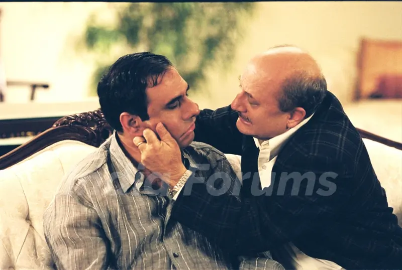 Anupam Kher waking Boman Irani