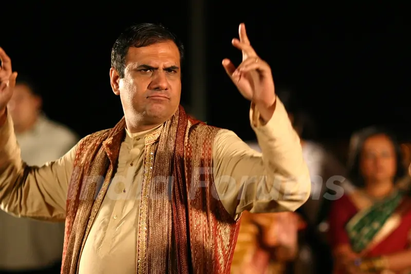 Boman Irani doing Bale Bale