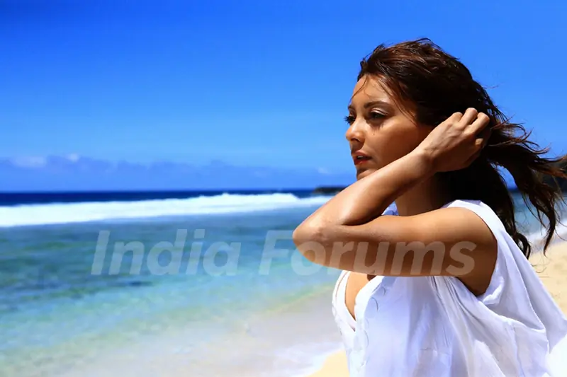 Minissha Lamba enjoying the waves of the sea