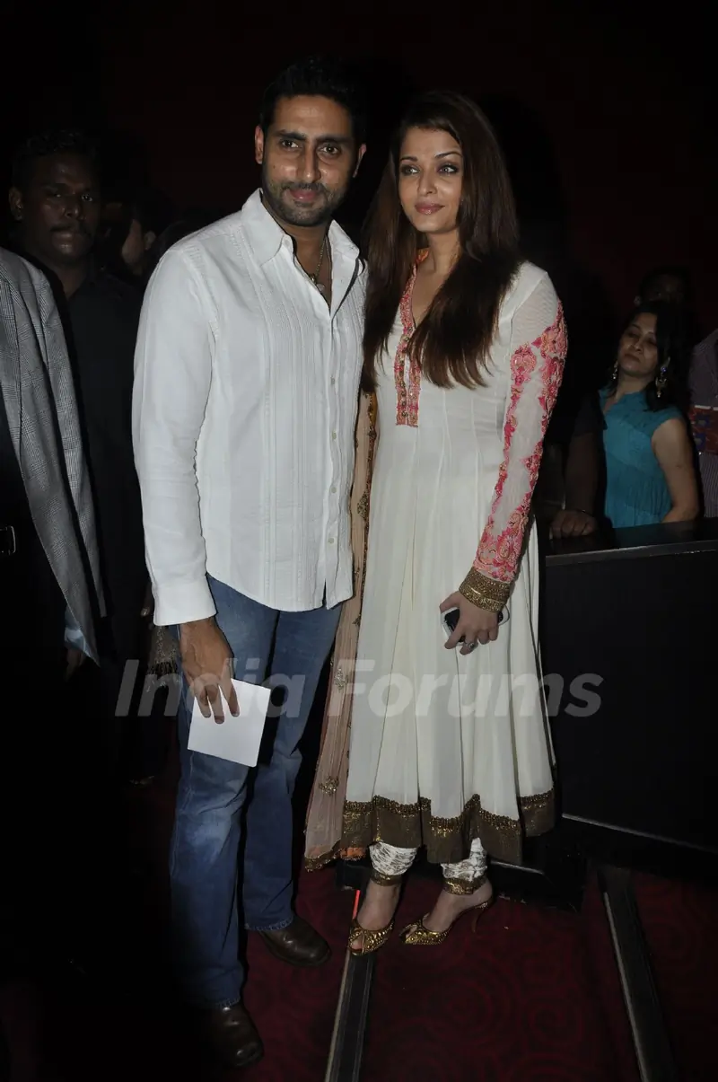 Aishwarya Rai and Abhishek Bachchan at Robot premiere at PVR