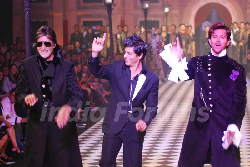 Amitabh Bachchan, Shahrukh Khan and Hrithik Roshan at HDIL India Couture Week 2010 Day