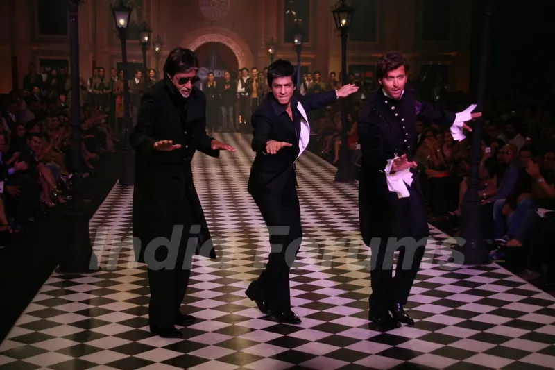 Amitabh Bachchan, Shahrukh Khan and Hrithik Roshan at HDIL India Couture Week 2010