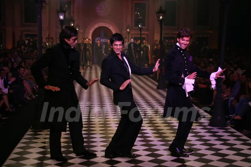 Amitabh Bachchan, Shahrukh Khan and Hrithik Roshan at HDIL India Couture Week 2010