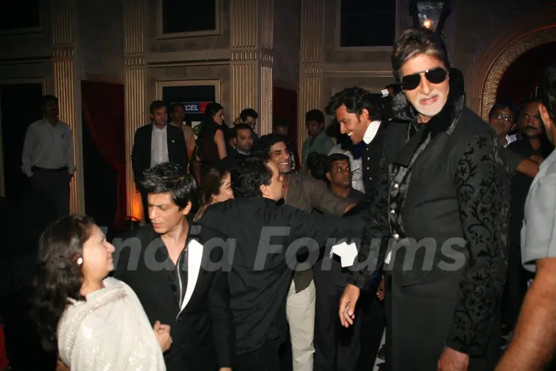 Amitabh Bachchan, Jaya Bachchan, Shahrukh Khan and Hrithik Roshan at HDIL India Couture Week 2010