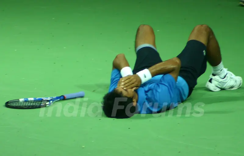Somdev Devvarman  after winning his final match against Australia's Greg Jones at the 19 th Commonwealth Games,in New Delhi on Sunday