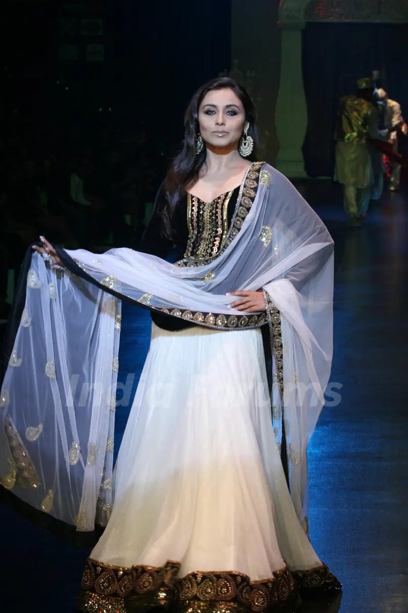Rani Mukherjee in Being Human show at HDIL India Couture Week 2010