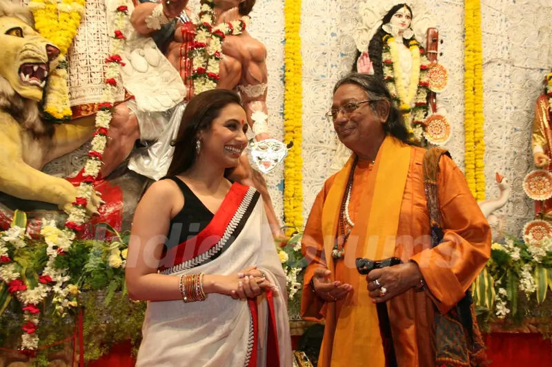 Rani Mukherjee at Durga puja at Santacruz