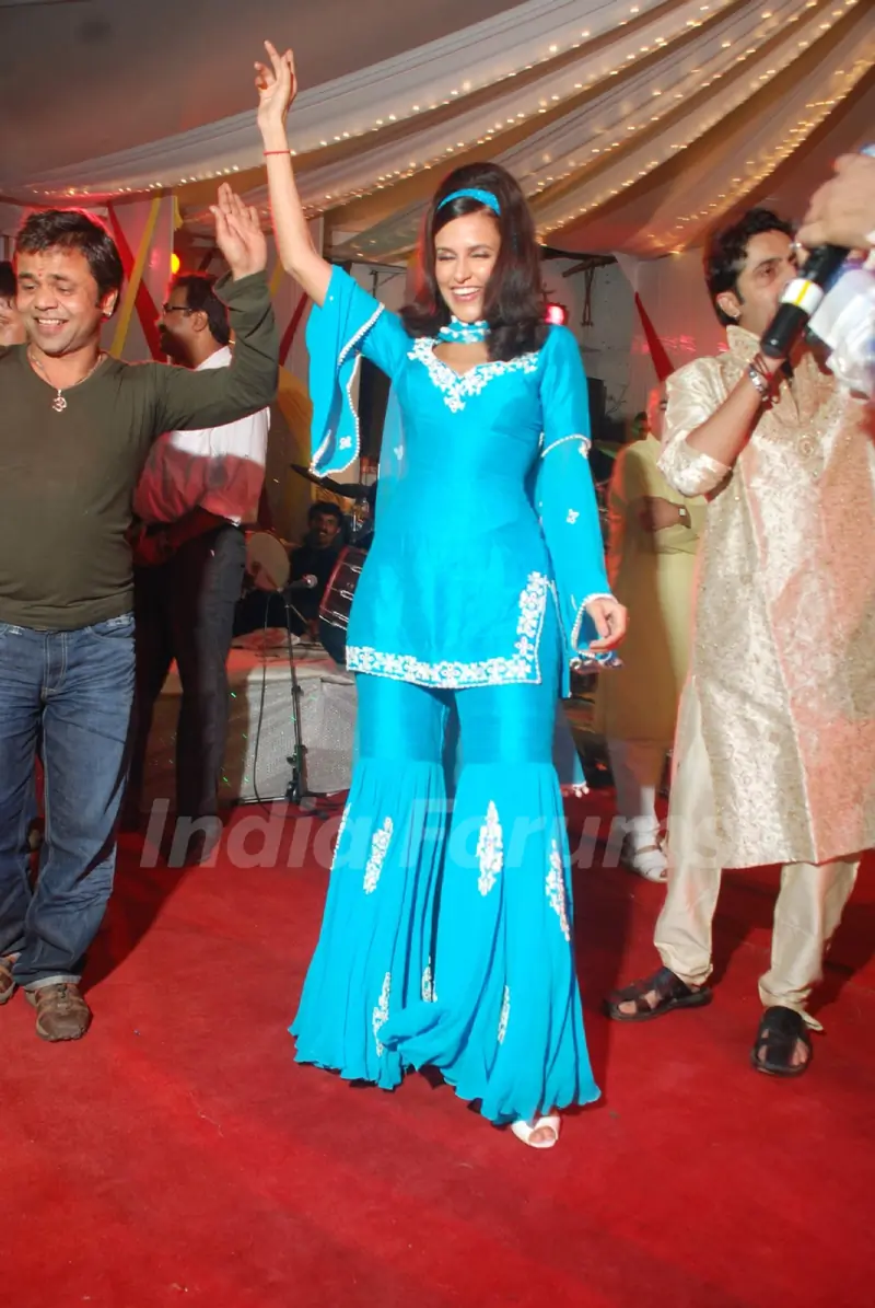 Neha Dhupia, Rajpal promote Action Replayy at Juhu Jagruti Navratri at Juhu