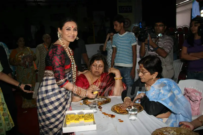 Rani Mukherjee at Durga puja at Santacruz