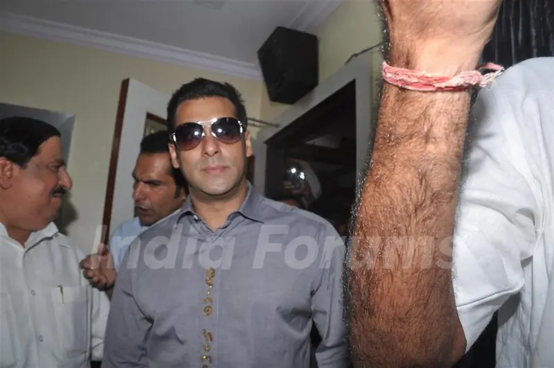 Salman Khan inaugurates Computer classes for Underprivileged Kids